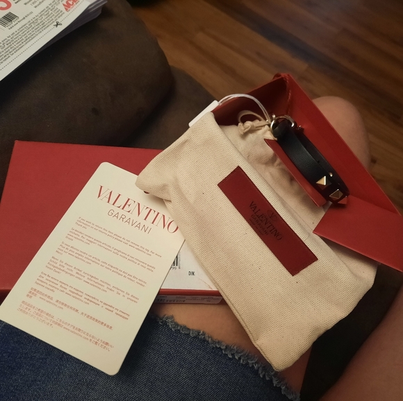 Valentino Pet Collar - Picture 4 of 8